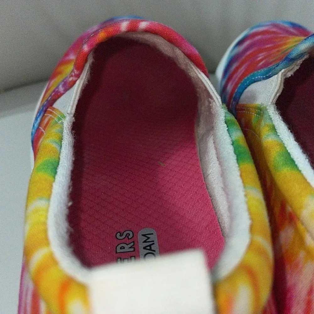Skechers Poppy Hippy Hype Women Size 7.5 Rainbow Tie Dye Canvas Sneaker Shoe